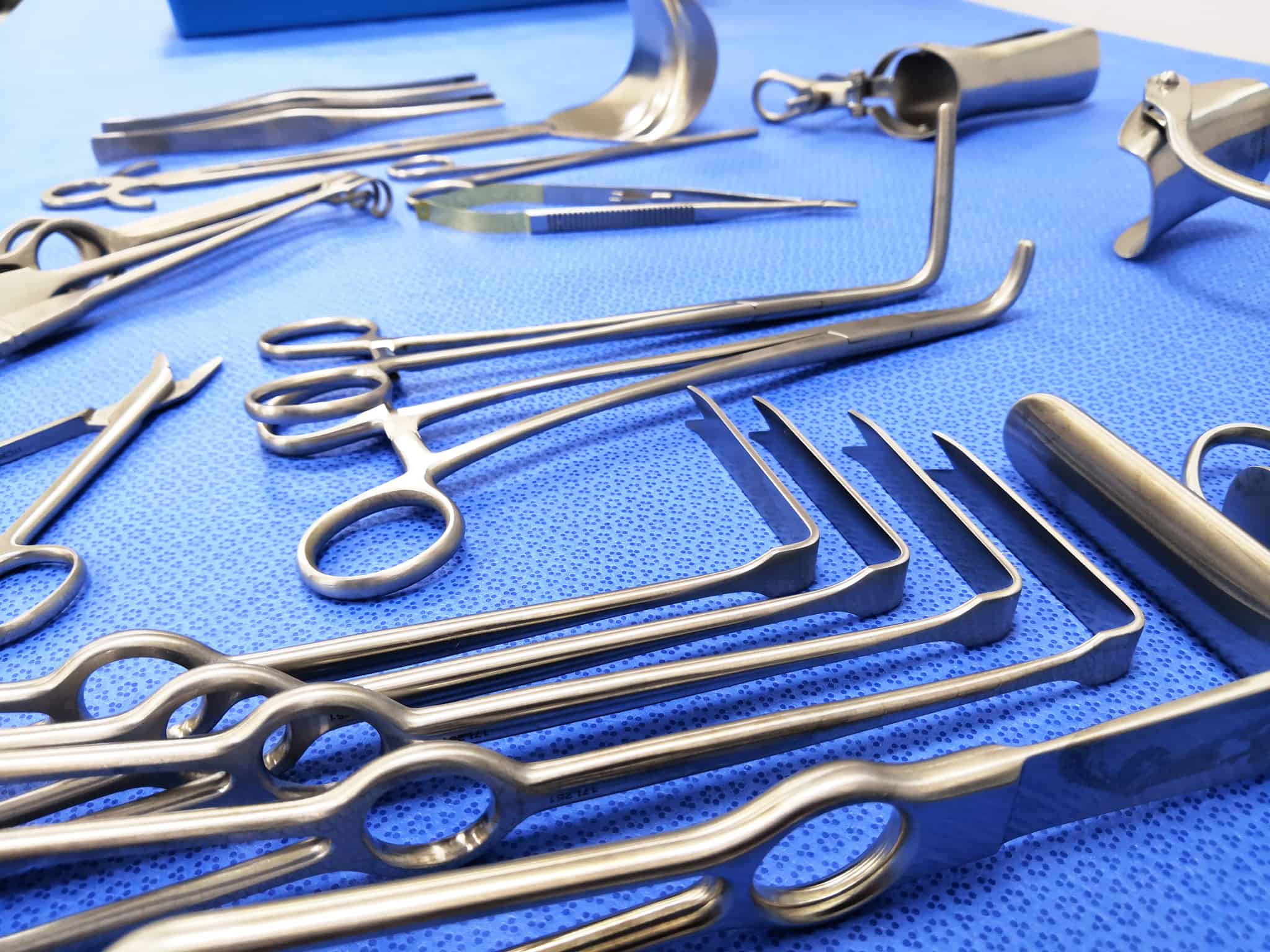 trattamento titanio strumenti chirurgici